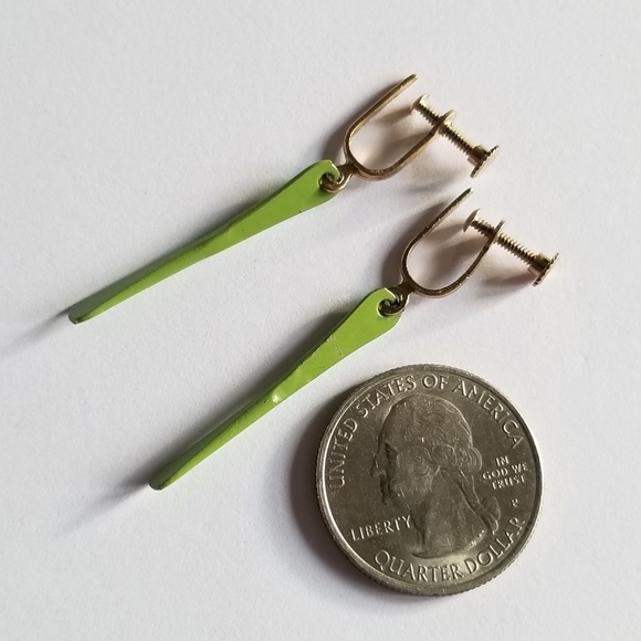Vintage earrings green enamel retro dainty mod screwback screw back - Picture 4 of 10